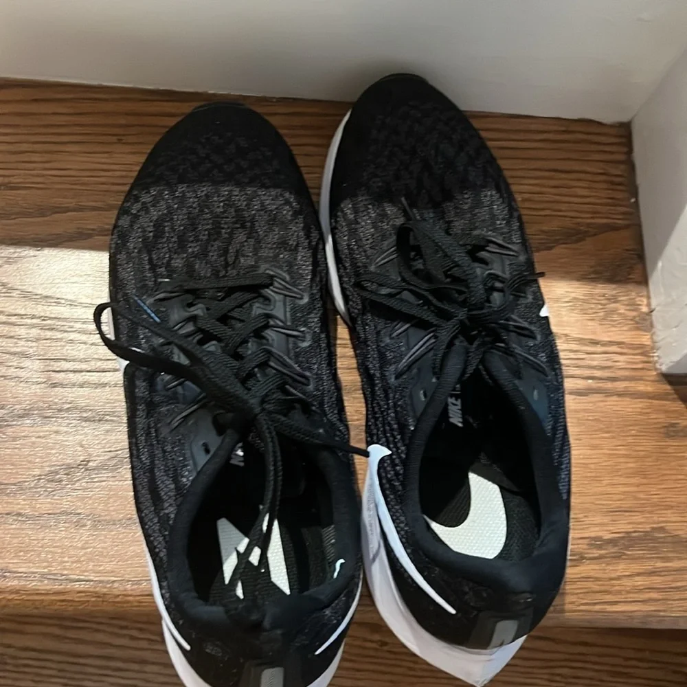 Pegasus black and white Nike zoom sneakers in size 11 Women - Picture 3 of 5